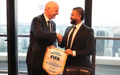 Nhiếp chính vương Malaysia đăng ảnh chụp cùng Chủ tịch FIFA, hé lộ FAM nhập tịch thêm… 27 cầu thủ