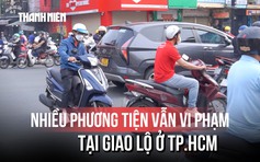 ‘Cấm đi thẳng, rẽ trái’ nhưng vẫn ào ạt đi sai tại giao lộ ở TP.HCM