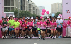 Sát cánh bên bệnh nhân ung thư vú tại giải chạy Hồng 2025