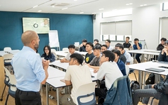 Trường ĐH 'trải thảm' để thu hút chuyên gia