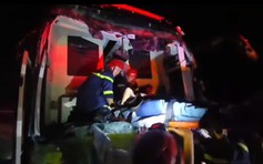 Xe khách va vào đuôi xe tải trên cao tốc Đà Nẵng - Quảng Ngãi, 5 người bị thương