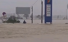 TP.Huế: Tìm kiếm nam sinh mất tích khi đi qua đoạn lũ