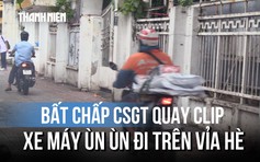 Bất chấp CSGT quay clip, xe máy ùn ùn đi trên vỉa hè ở TP.HCM