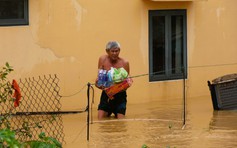 Cuộc sống trong vùng ngập lụt Hội An