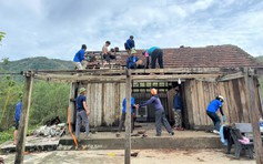 Thanh niên xung kích hỗ trợ khắc phục hậu quả mưa lũ