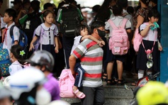 Áp lực chi phí nuôi con ăn học thời nay