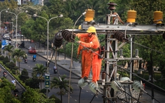 Tổng công ty Điện lực miền Trung: Hành trình 50 năm nguồn sáng vượt núi, vươn khơi