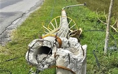 Nhiều cột điện chiếu sáng ở Hà Tĩnh bị gãy, lộ sắt V