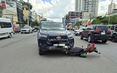 TP.HCM: Ô tô va chạm xe máy, tài xế xe ôm công nghệ tử vong