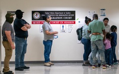 Hơn 2 triệu người nhập cư đã rời Mỹ, thêm 600.000 người sắp bị trục xuất