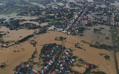 Sau Thái Nguyên, lũ sông Cầu 'tấn công' xã ngoại thành Hà Nội
