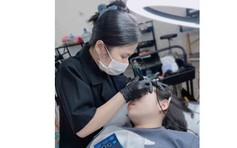 Cầm máy phun xăm thu nhập cao gấp 6 - 7 lần công việc trước đó