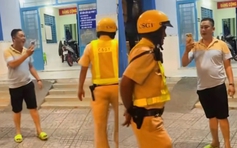 Clip 'gây bão': Người vi phạm đòi CSGT cho xem kiểm định máy đo nồng độ cồn