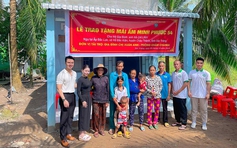 71 tuổi vẫn đạp xe đi vận động xây cầu, cất nhà cho người nghèo