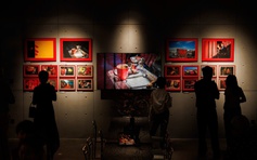 Triển lãm 'Đỏ' độc đáo của ba nhiếp ảnh gia