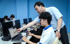 Giảng viên làm gì để cạnh tranh tri thức với AI?