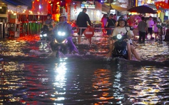 Vì sao đường Bùi Viện, Phạm Ngũ Lão ở trung tâm TP.HCM ngập sâu khi mưa lớn?