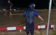 Tạm dừng một số tàu Bắc - Nam qua Khánh Hòa do đường sắt bị ngập