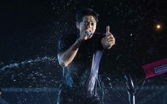 Bi Rain khoe body chuẩn trong lễ hội nhạc nước Waterbomb 2025