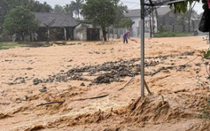 Mưa lũ miền Trung làm 7 người chết, 4 người mất tích