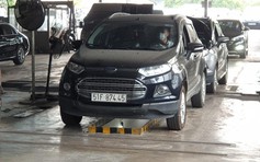 Ô tô hỏng đèn soi biển số có 'đậu' đăng kiểm?