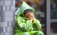 Hà Nội đón không khí lạnh mạnh nhất từ đầu đông, người dân than 'rét đột ngột'