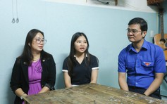 Anh Bùi Quang Huy thăm, chia sẻ khó khăn với thầy và trò vùng lũ TP.Huế