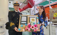 Cô giáo cùng những cánh thư ‘vượt sóng’ gửi chiến sĩ hải quân nơi đảo xa