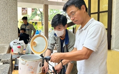 Sửa miễn phí tủ lạnh, nồi cơm điện, quạt... cho người dân sau những ngày ngập lụt