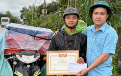 Đà Nẵng: Khen thưởng nam shipper cùng người đàn ông dũng cảm cứu người trong lũ dữ