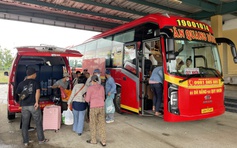 Người dân Đắk Lắk hồi hộp về quê ngập lụt: 'Về Quy Nhơn rồi tính tiếp'