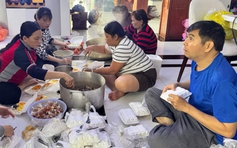 Thầy cô vùng ngập lụt Phú Yên: Ngày 20.11 không hoa, chỉ những nồi cơm nghĩa tình