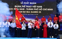 Chủ tịch UBND TP.HCM Nguyễn Văn Được trao cờ xuất quân cho VĐV dự SEA Games 33