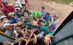 Chưa khi nào 3 tiếng nghĩa đồng bào lại vang lên đầy xúc động như lúc này!