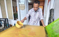 Kỹ nghệ độc lạ: Tuyệt chiêu dùng 'dao nước' trên giấy dừa