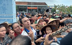 Cứu trợ rốn lũ Hòa Thịnh hôm nay: Có người chỉ xin thêm cái quần