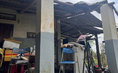 Cứu trợ miền Trung: Thùng nước của thầy giáo và tấm lòng người Phú Yên