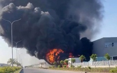 Cháy tại Khu công nghiệp Nam Đình Vũ, khói đen ngùn ngụt