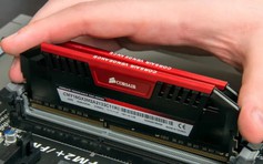 RAM hút hàng: Giá biến động theo giờ, người mua 'chịu trận'