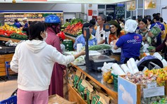 Saigon Co.op bán hàng không lợi nhuận, cùng bà con tái thiết cuộc sống sau lũ lịch sử