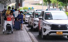 Ghế an toàn cho trẻ em trên ô tô: Tài xế taxi, xe công nghệ bối rối với quy định mới