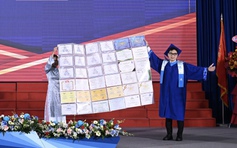 Nam sinh Bách khoa với loạt giấy khen, nhận ‘mưa lời khen’ trong lễ tốt nghiệp