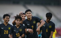 U.23 Malaysia vắng loạt trụ cột trận gặp Lào, đội trưởng Fazil bất ngờ nhắc tới U.23 Việt Nam