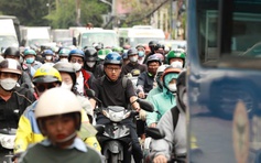 Đi làm về giờ tan tầm kẹt xe muốn 'nghẹt thở'