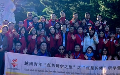 Thanh niên tự hào nghe kể về dấu ấn Chủ tịch Hồ Chí Minh