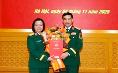 Nữ bác sĩ được thăng quân hàm trung tướng