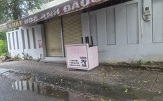 Những chiếc xe đẩy bán hàng lưu động… đứng bánh