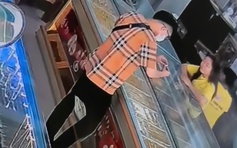 Công an TP.HCM bắt nhanh 2 nghi phạm cướp giật 1 lượng vàng