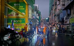 TP.HCM: Nam thanh niên nghi bị điện giật tử vong khi qua đoạn đường ngập