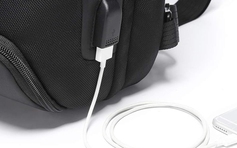 Cổng USB trên một số balo có thể làm được gì?